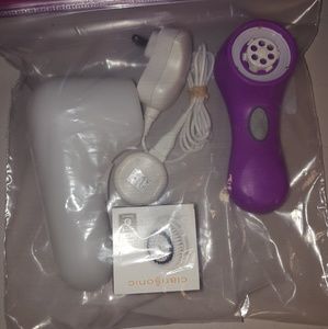 Clarisonic Mia 2 facial cleansing brush